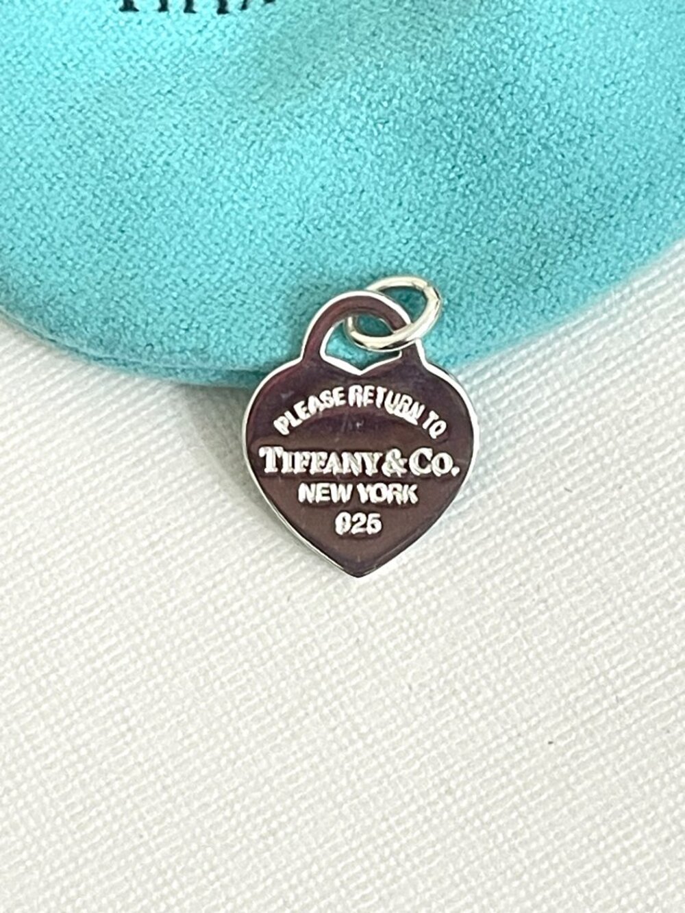 New Tiffany & Co. Blue Enamel RTT Heart Charm Pendant Silver Small with Pouch - Picture 9 of 11